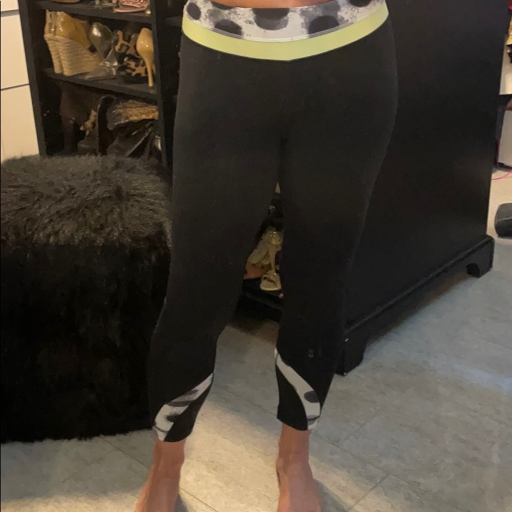 Lululemon cropped workout leggings size 4